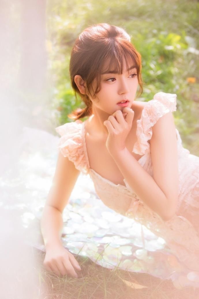 性感甜美少女透视薄纱撩人写真图片