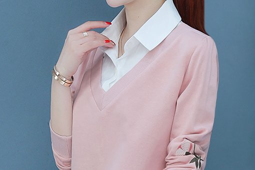 国庆出游，70后老婆，穿这“假两件”秋衫，搭牛仔裤，美到极致