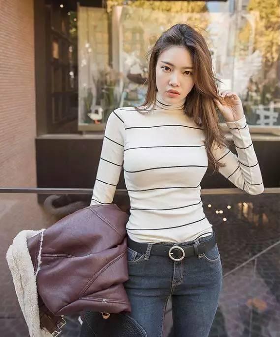 街拍：清凉美腿青春活力无极限，女人整洁的穿搭