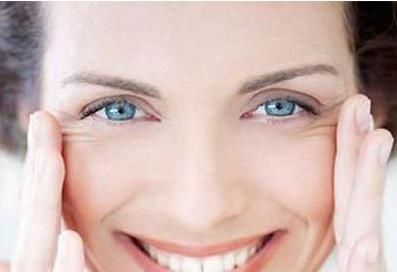  『女人』为什么女人会有“鱼尾纹”？学会3个小方法，还你完美肌肤