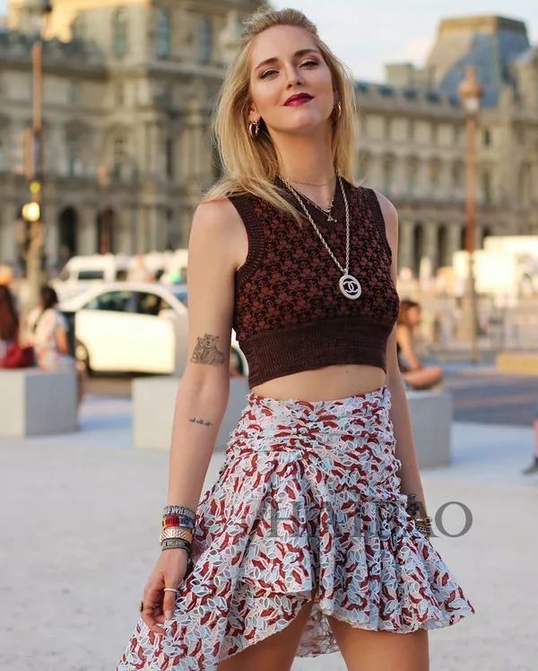 好看| 周冬雨的少女感全来自这条裙子?A字裙还有减龄显瘦的效果!