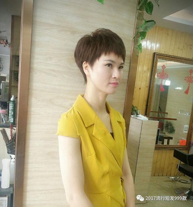 9月，短眉头，必然大火!喜欢这款发型的妹子剪剪剪吧!