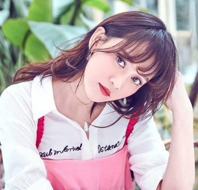 明星示范超减龄的碎空气刘海发型!