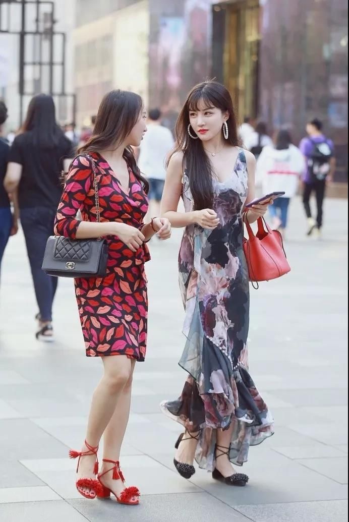 街拍路人，夏天美不美不重要，重要的是穿搭要凉爽舒服