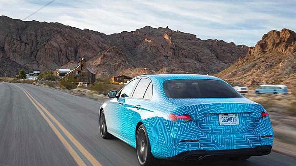  奔驰：奔驰新“运动王”来袭气场不输宾利，20T爆272马力，还看宝马