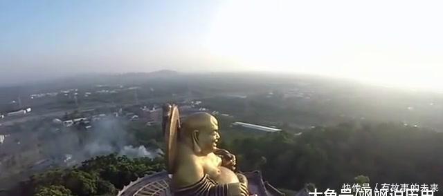 日本建筑师挖地10米,只造半个佛头,看后让人称奇