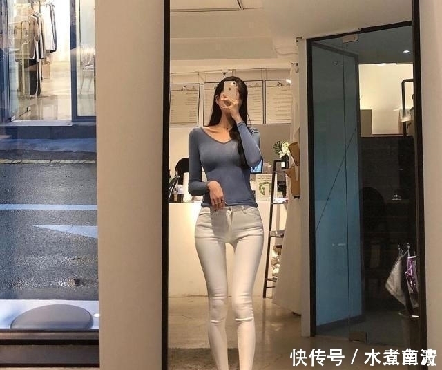  「舒适」火遍街头的“牛仔裤”，美女穿出了腿长的精髓！