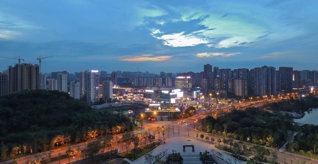 四川这座320万人的城市终于翻身了，将迎来两条时速350公里的高铁