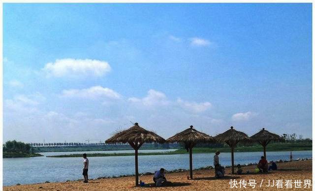 咸阳的“马尔代夫”最终还是没能扛住这场洪水,沙滩湖水都没有了