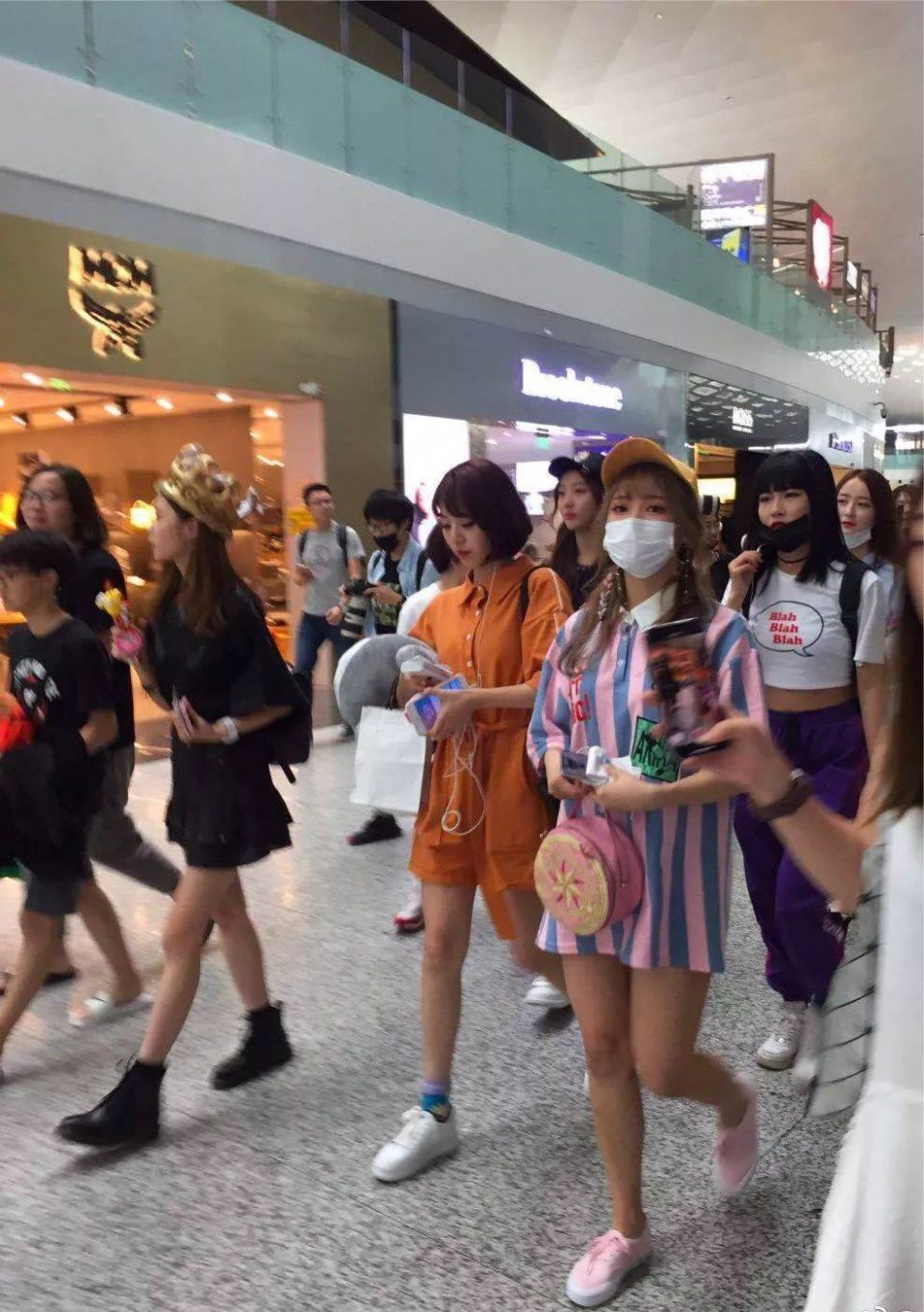 101美腿少女戚砚笛傅菁腿值太高!除了腿长和细她们更在意这个细节