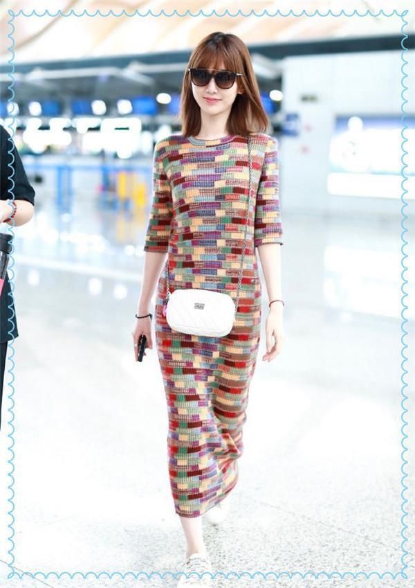 当白百何与毛晓彤同穿针织格纹裙，才知道保守和豪放差距有多么大