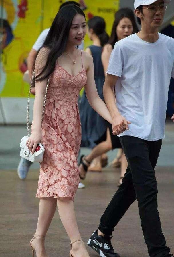 有一种女朋友叫别人家的女朋友，颜值俊俏身材丰满，羡慕啊!