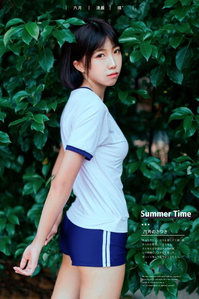 日系运动装美女性感迷人写真图片