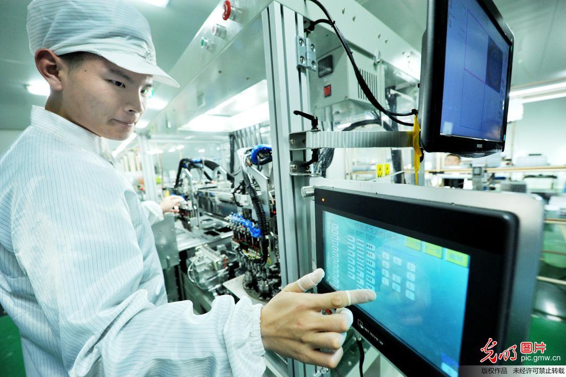 农民工家门口做“白领”