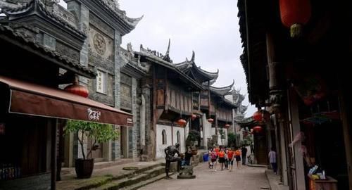 ?这座外地人移居首选的小区县，非常具有现代感，就位于重庆西部