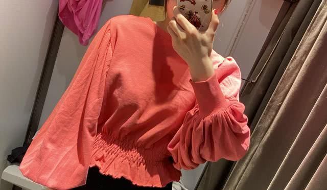  #再搭配一双#趁打折季赶紧入手，物美价廉的zara，简单的T恤也能穿出高级感