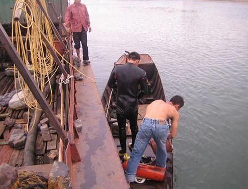 小县城发现的石头，捡来就能卖钱，成为当地人的聚宝盆