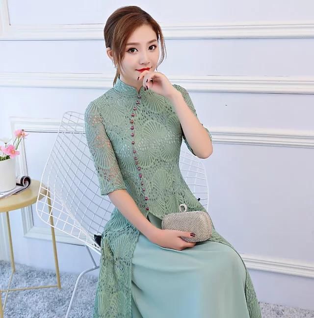 花容月貌显高贵，长款修身旗袍，醉了风景，美了时光！