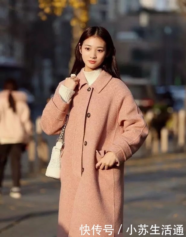  【清纯】街拍：清纯的美女，在阳光照耀下，更加迷人