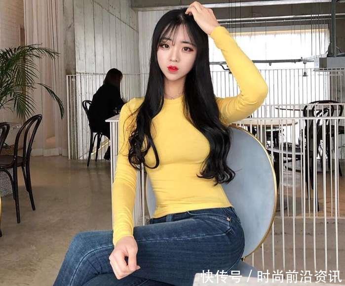 街拍：显臀的牛仔裤，小姐姐给你没有任何压迫感的美