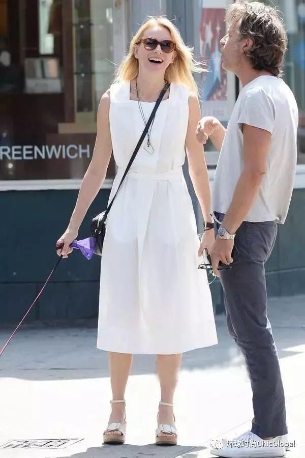 盛夏难免遇到“白色之夜” 怎么穿好ALL WHITE style