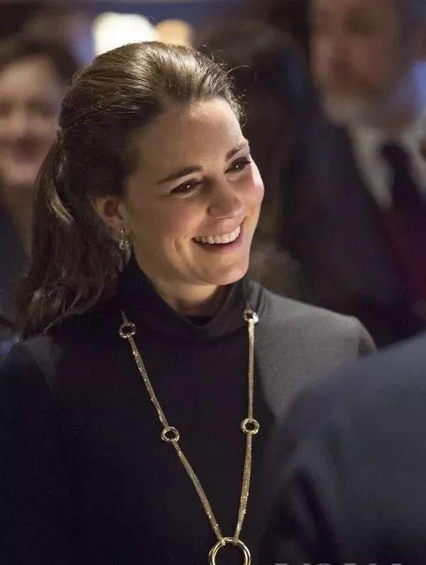 穿400块连衣裙却戴百万珠宝!凯特王妃成为新晋带货女神!