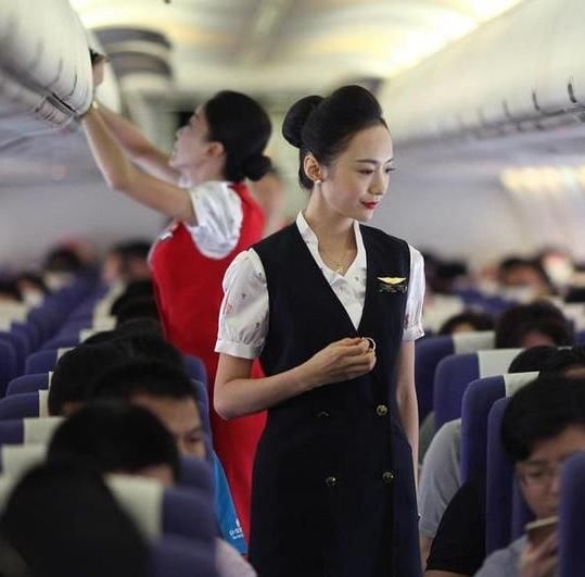 航空公司■日本空姐为什么在飞机上都要穿着“袜子”？空姐说出原因