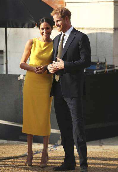 梅根王妃去运动场穿这种鞋,体现了她的高情商,和对哈里王子的爱!