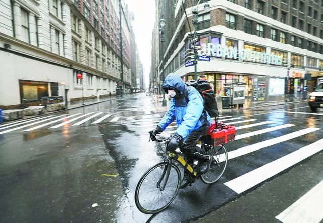  「新冠肺炎」直击“封城”下的纽约：大街上空空荡荡，居民警惕街头骚乱