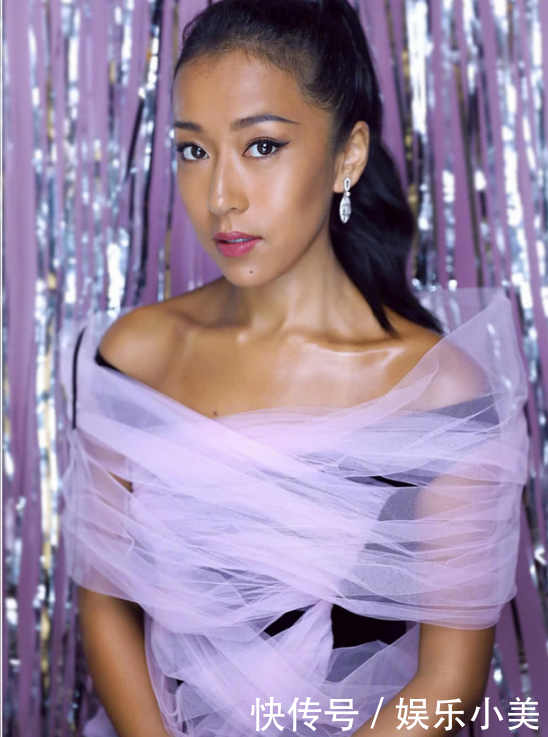 吉克隽逸曝光一组时尚大片，过膝长靴配泳衣，网友：全身都是槽点