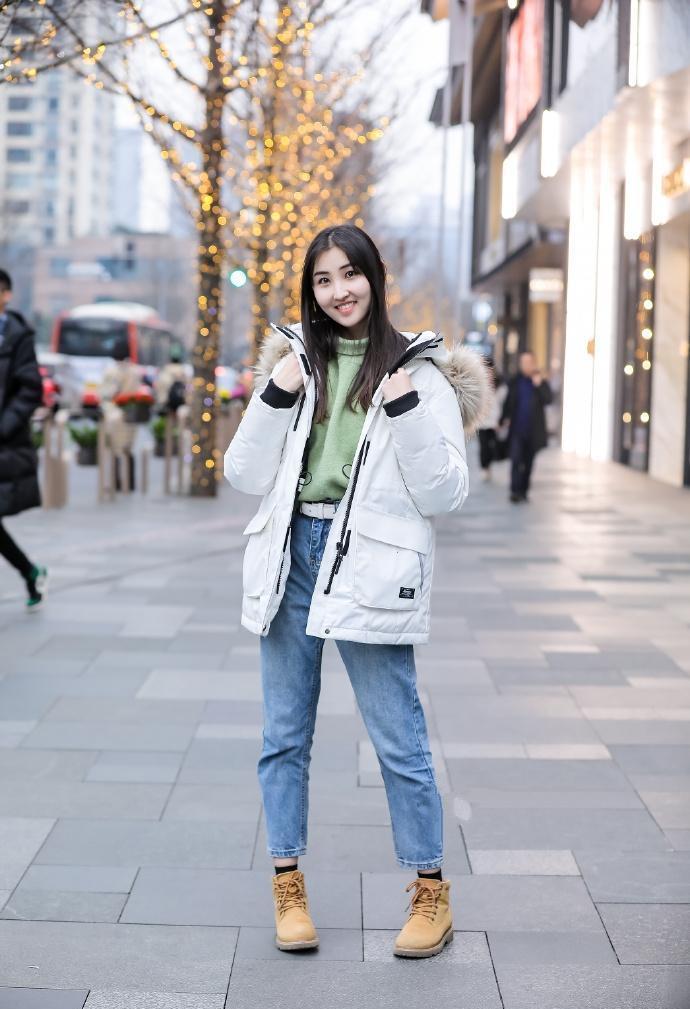 「 美女」靓丽穿搭,时尚可人!,街拍美女:身材高挑的小姐姐