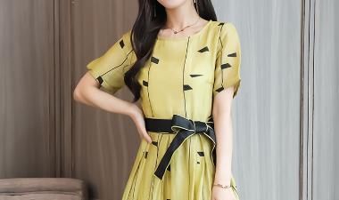 新出了10款裙子，媳妇就把牛仔裤全扔了，清凉大方又时髦，美飞了