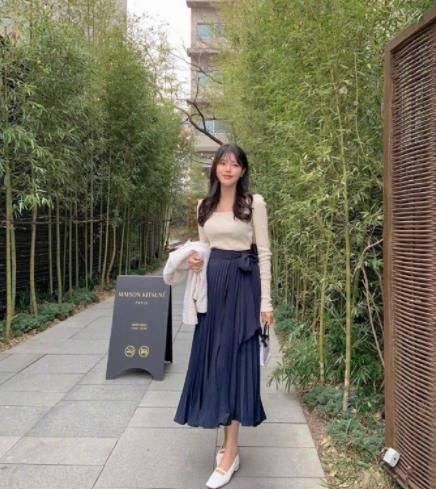 『搭配』女孩都爱的9款小裙子,可辣可甜可轻熟,初春那么穿复购极高