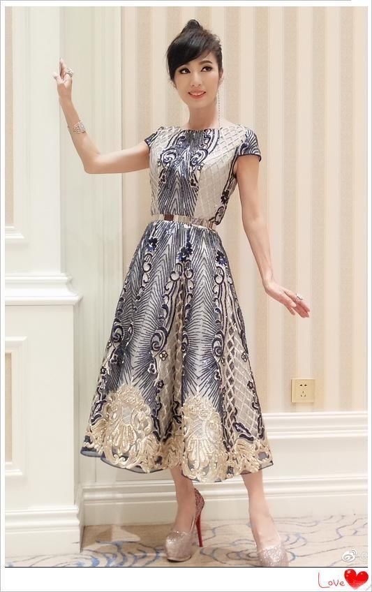 米雪不过剪了个短发，就从63岁变36岁，网友直呼：赵雅芝要让位了