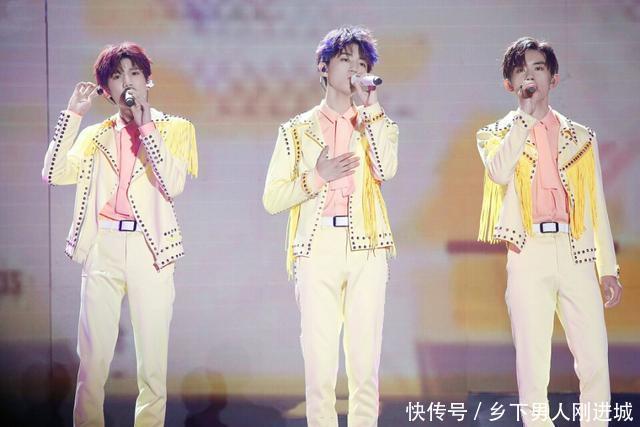 TFboys五周年，王俊凯帅气，王源流星妆惊艳，千玺女装不羁