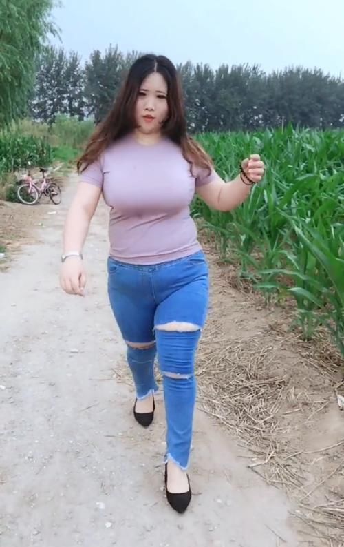 # 感觉#被你穿出紧身裤的感觉，大码牛仔裤