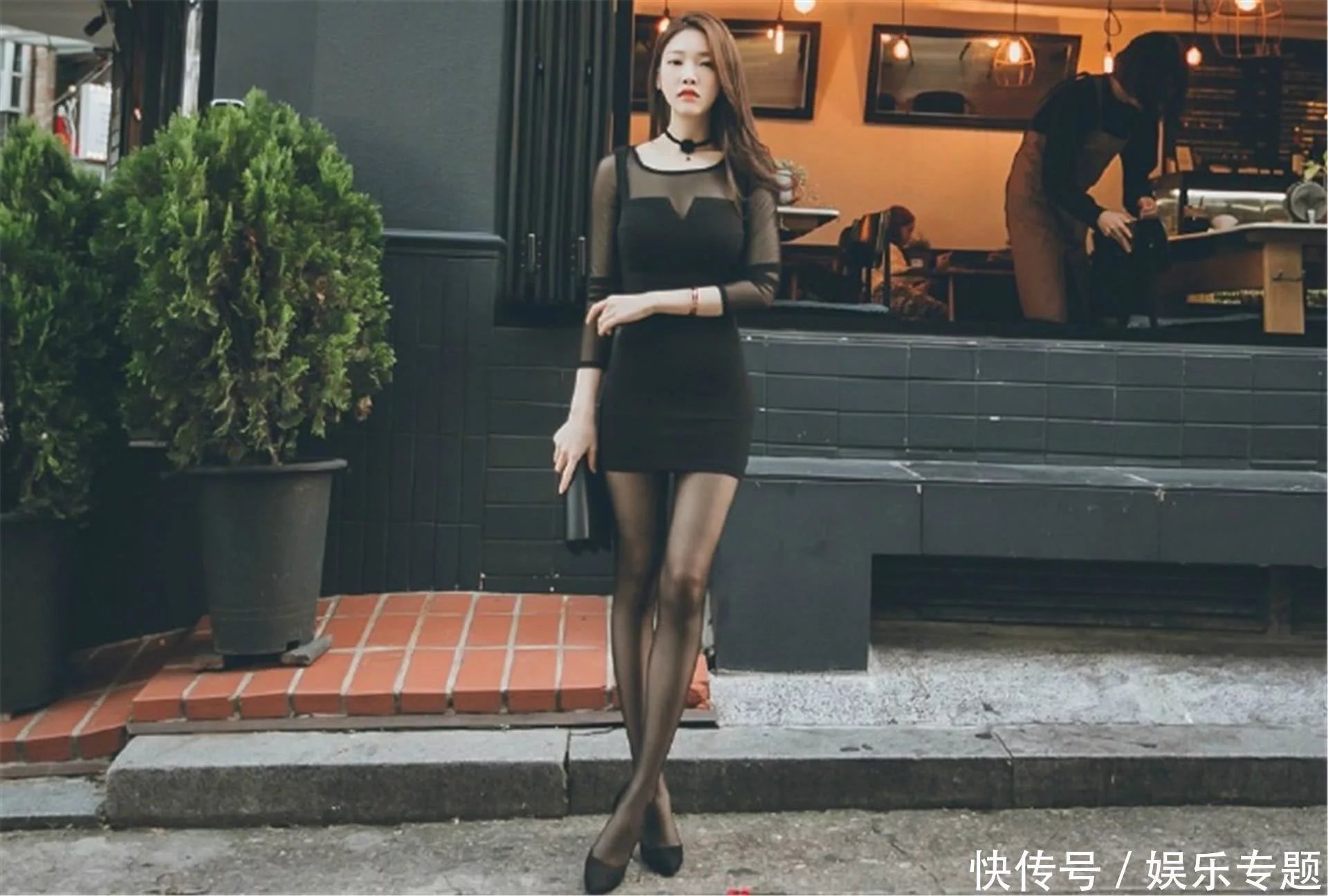 街拍：第五个小姐姐你怎么穿，路人都不好意思了