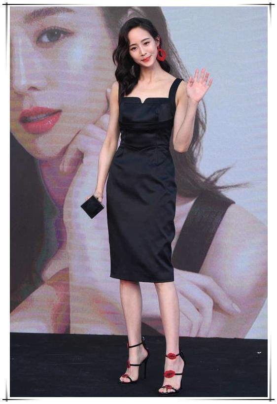 看了张钧宁的吊带裙，再看高圆圆，特想问赵又廷一句:后悔过吗?