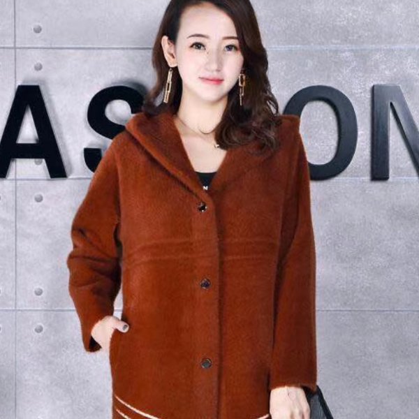 大衣+打底裤早过时了，现在流行这么穿，是不是眼前一亮?