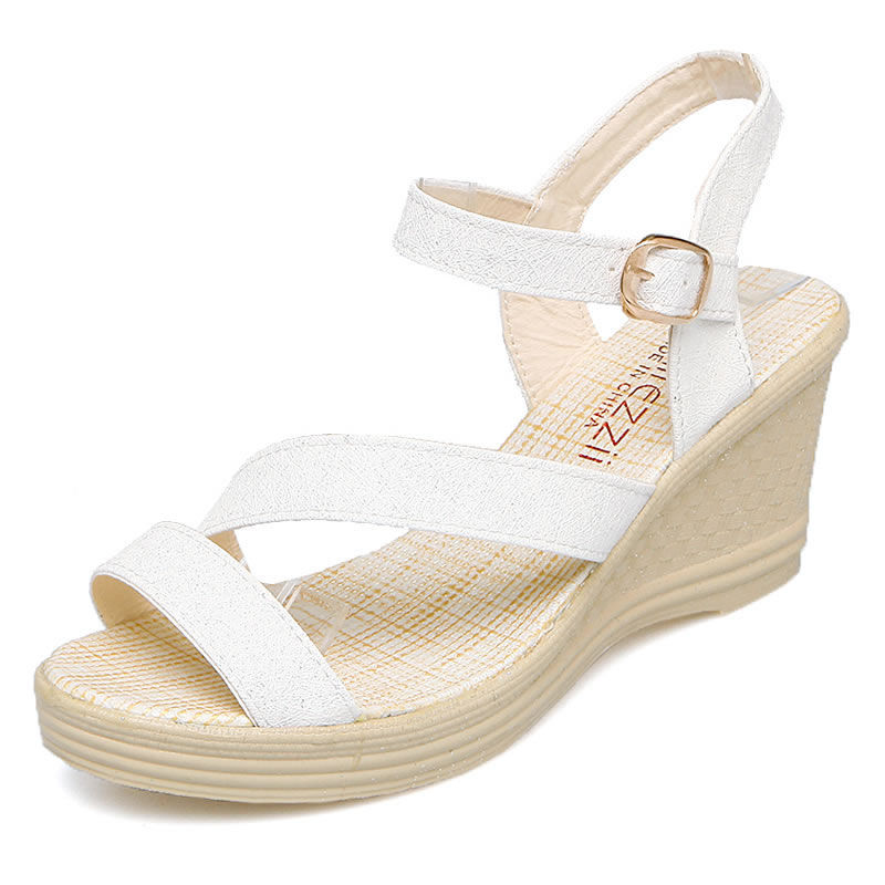 老式凉鞋别穿了，闺蜜送了我新款凉鞋，不得不说，她的眼光就是好