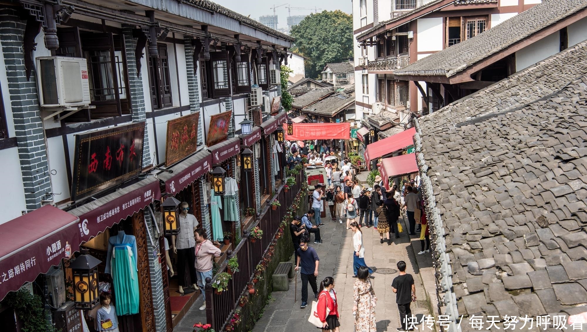 西南最受欢迎的古镇，就在重庆，４天超35万游客，街上都是人！