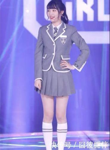  『看起来』《青春有你2》制服价格高达4000元，直拍看起来又显胖又笨拙