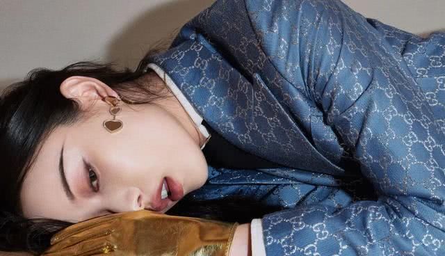  更胜一筹@中韩两大女神撞衫，一个霸气侧漏，一个温婉知性，谁更胜一筹