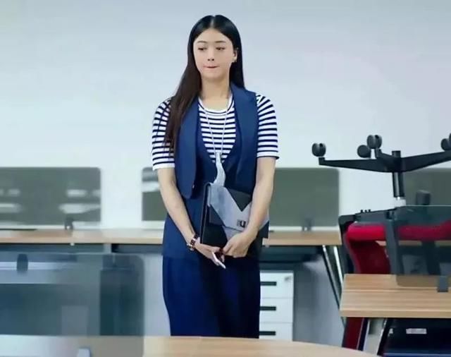 胸大的妹纸这样穿才会时髦高级又显瘦