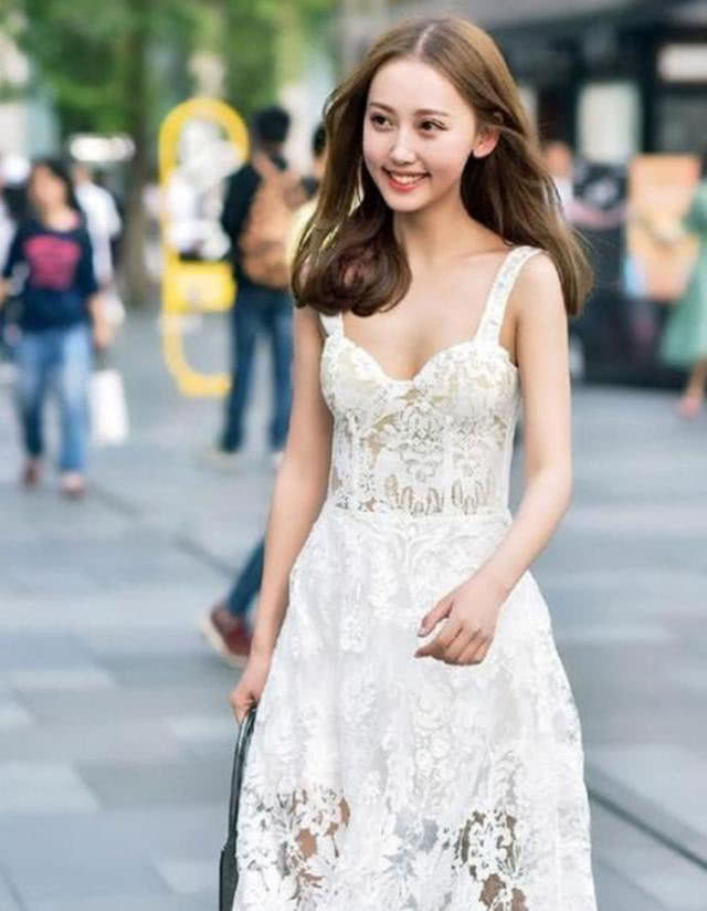 街拍：图四“健美裤”，修饰完美线条，展示高挑身材！