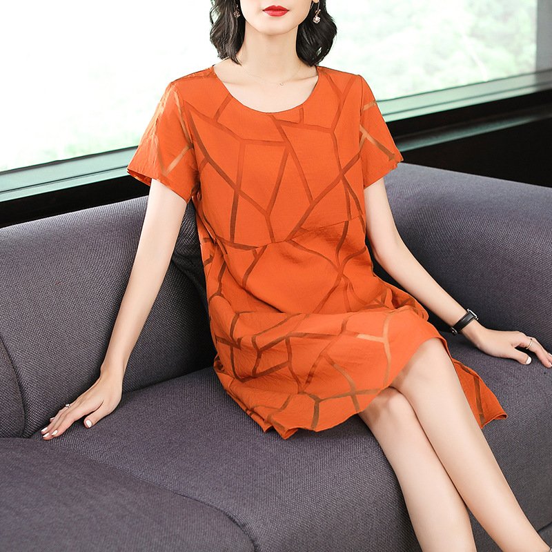 60后的你，若不差钱!多试试这样的减龄装，随便一穿就女人味十足