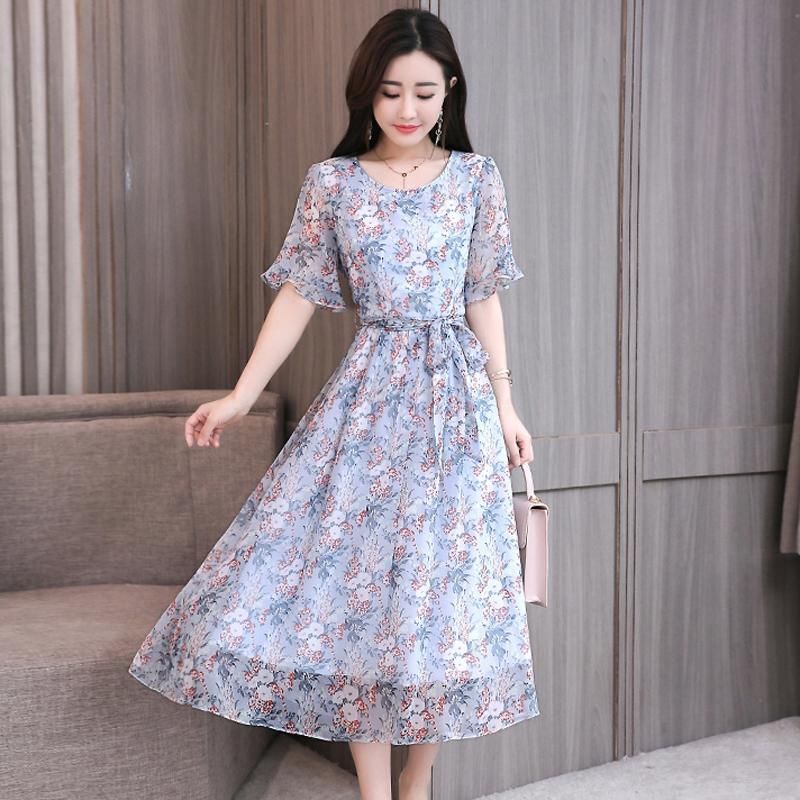 洋气女人都在穿这样的秋季女裙了，搭配高跟鞋也是超级美呢