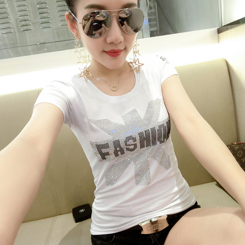 姐姐外穿“打底衫”出门，简直火的一塌糊涂，辣眼吸睛，美歪了