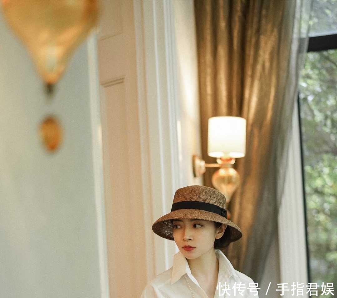 『女人』聪明女人春季有件白衬衫就够,第2套很多人都有,就是自己不会搭