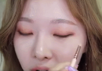 崔雪莉你开小号了吗？网红撞脸成这样真的太夸张了吧！难道这种神